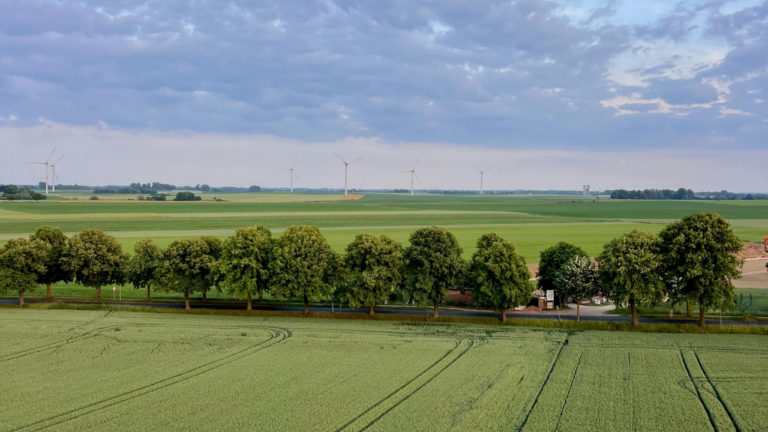 Zakup działki w&nbsp;2026 roku: Wyścig z&nbsp;czasem, nowe przepisy i&nbsp;pułapki, na&nbsp;które musisz uważać